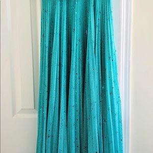 Used one time for a wedding, long dresss